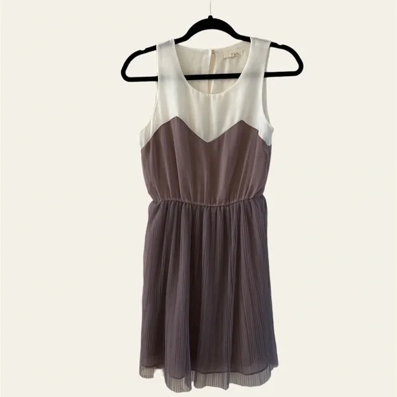 lush pleated dress Lush Maxi Dress Sleeveless Surplice Neckline Pleated Plum Deep V Neck  Purple S